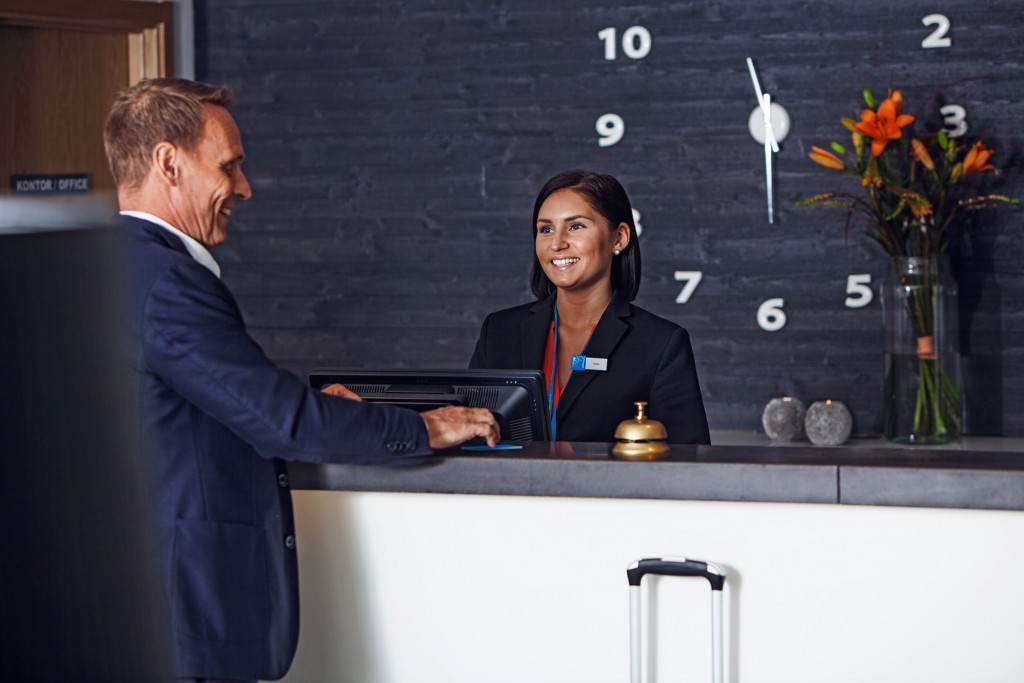 Guest gets help at reception in Sky